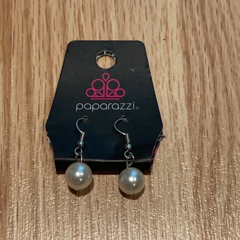 NWT Paparazzi Pearl Earrings